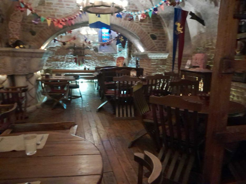 СРОЧНО продам готовый бизнес в Центре,действующий ресторан с ремонтом.