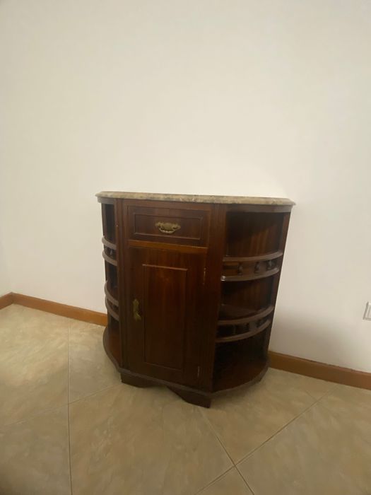 Armário madeira antigo