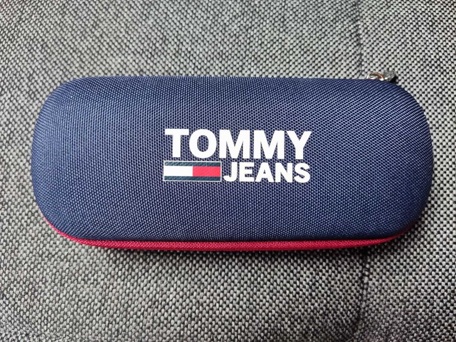Okulary przeciwsłoneczne marki Tommy Hilfiger