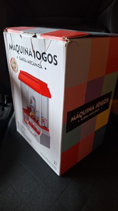 Maquina jogos garra mecânica, avariada.