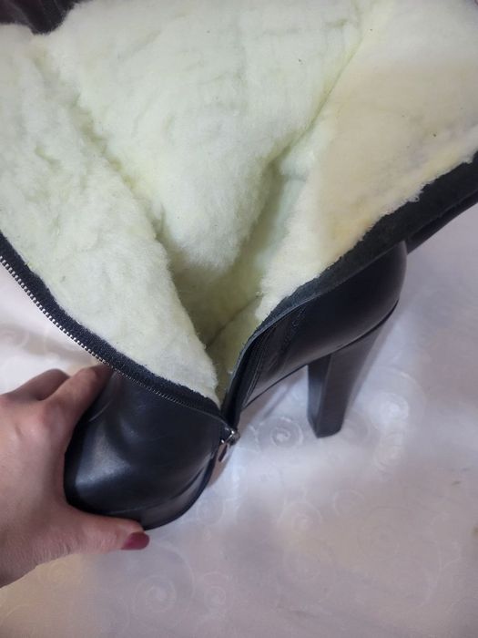 Зимові шкіряні ботильйони на каблуку, овчина