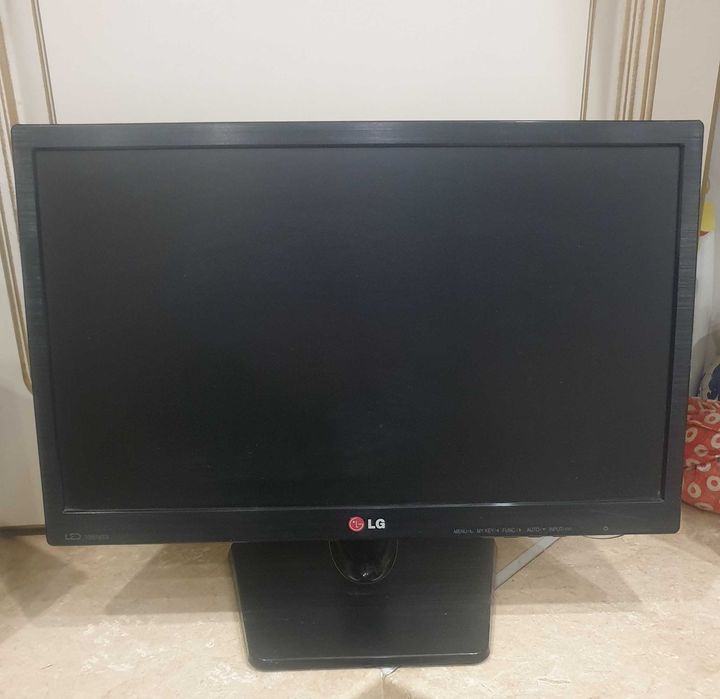 Монитор 19" LG Electronics 19EN33S-B смотрите описание