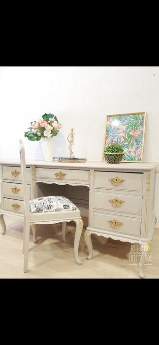 Secretária estio Queeb Anne