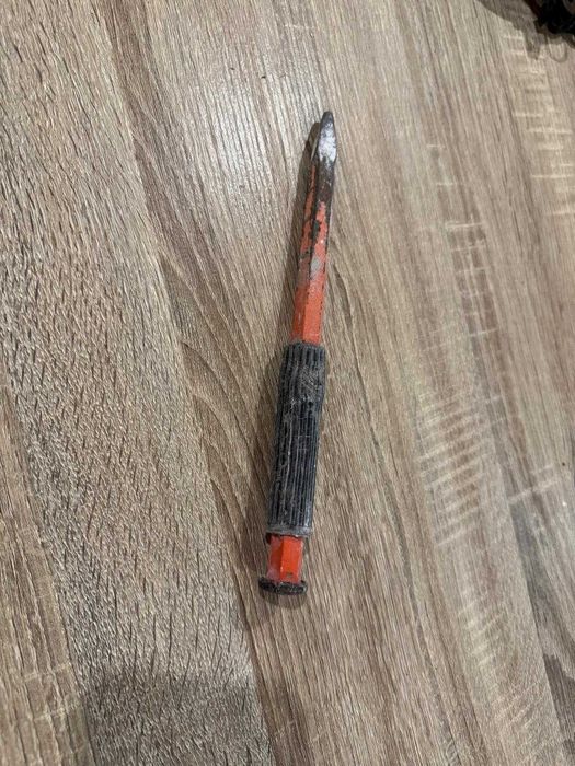 Escopro com protetor em borracha