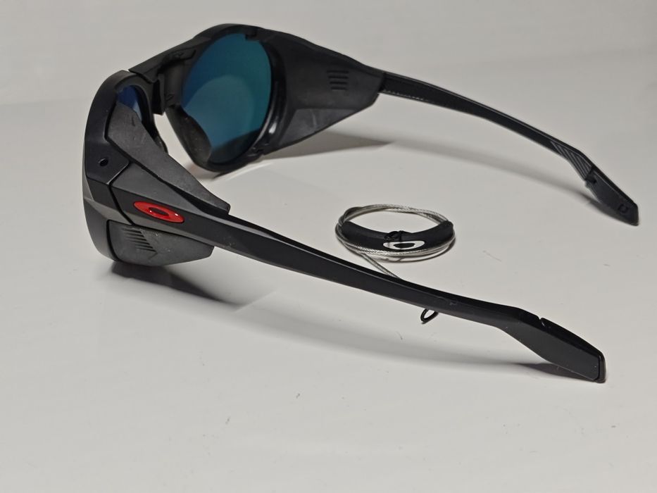 Окуляри Oakley Clifden Polarized — Максимальний захист та стиль