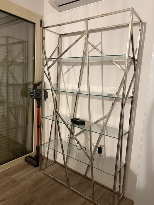 Estante em inox e vidro