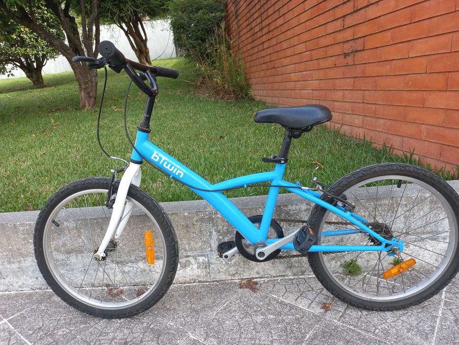Bicicleta de Criança Btwin Roda 20'' (Decathlon | ideal dos 6 aos 9 anos). Bom estado. Zona de Braga.