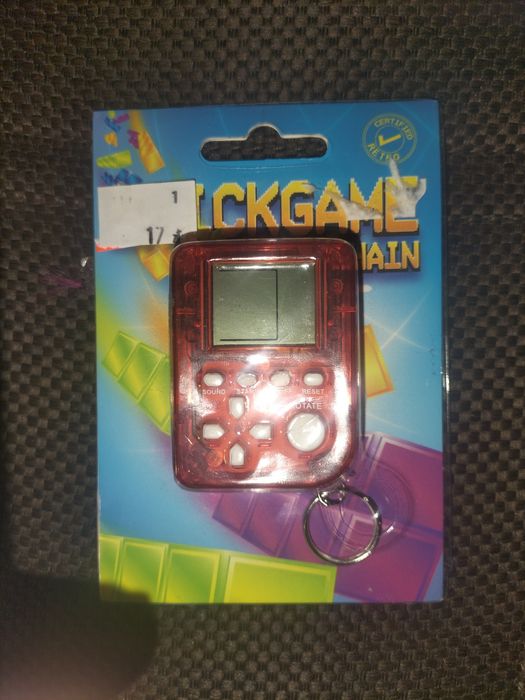 Brelok do kluczy z gierką