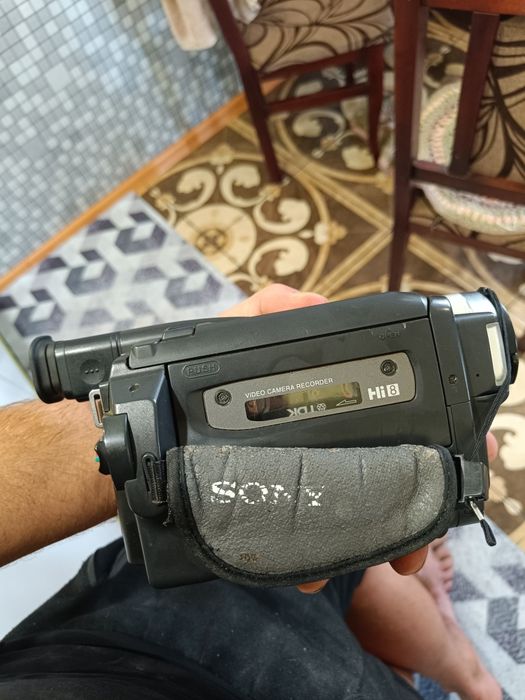 Продам відеокамеру Sony Handycam Vision CCD-TRV68        гарному стані