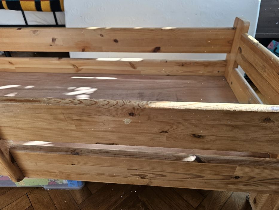 Łóżko dziecięce 140×60 lite drewno.