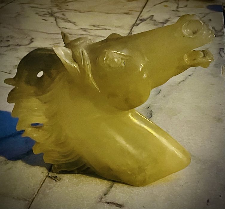 Cabeça de Cavalo Esculpida em Alabastro