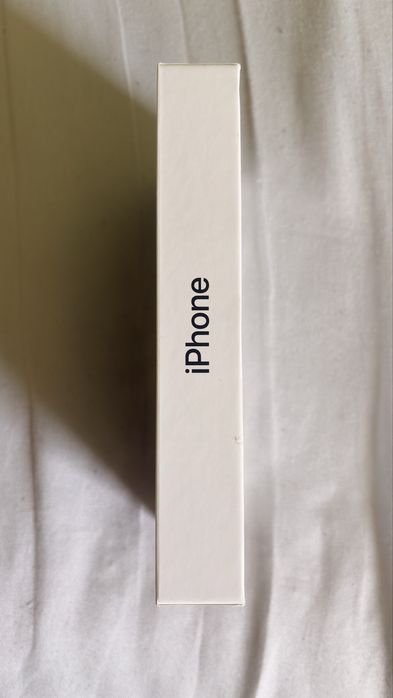 Pudełko do iPhone 16 oryginał