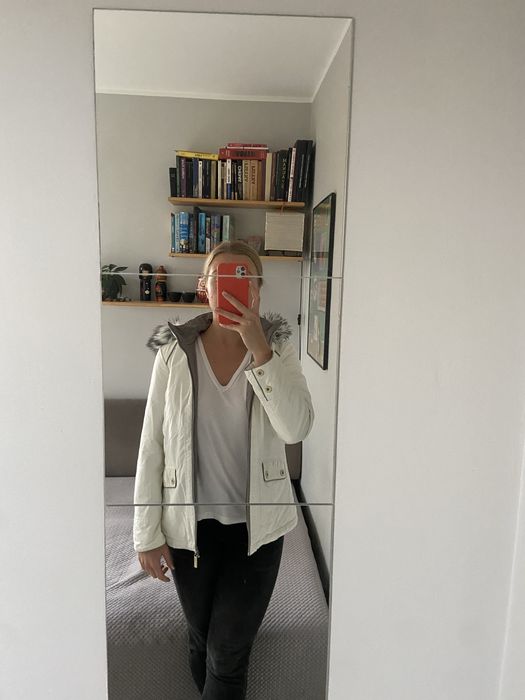 Zimowa kurtka z odpinanym kapturem