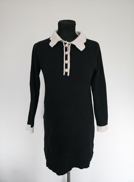 Czarna tunika z białym kołnierzem I mankietami elegancka ciepła