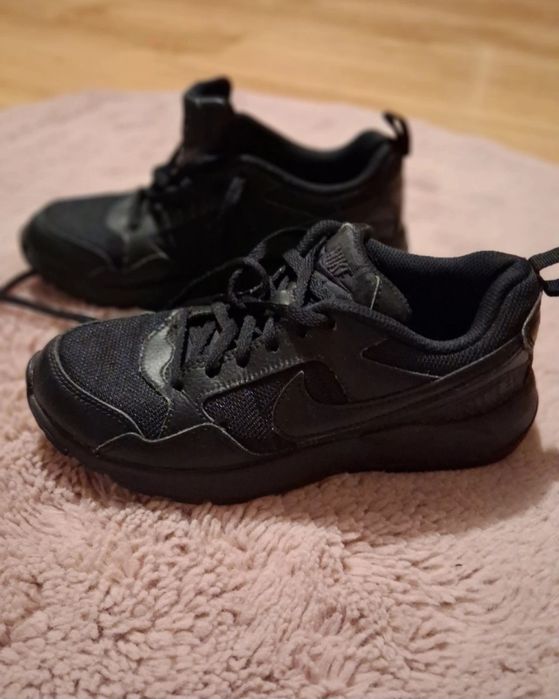 Adidasy Nike nr. 36.5 czarne grubsze materiałowe casual basic alternat
