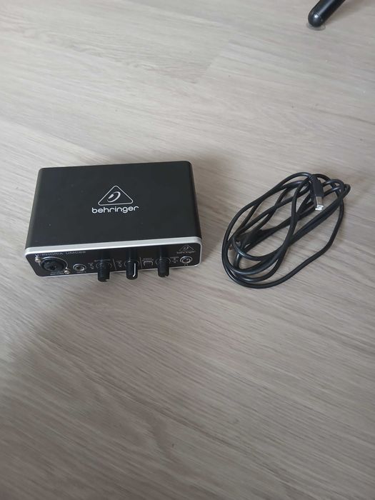 Interface de Áudio USB Behringer U-Phoria UMC22