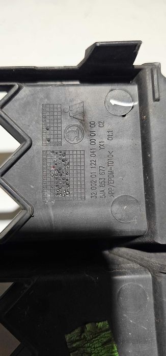 Kratka zderzaka oryginalna Skoda Rapid 5JA853677