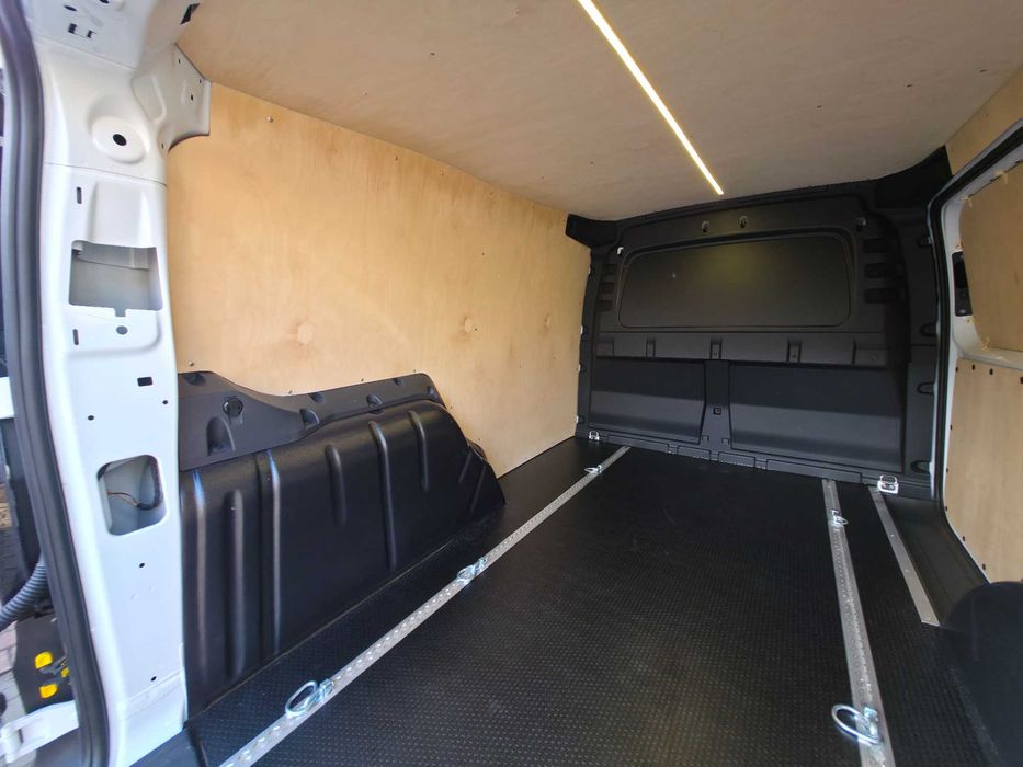 Zabudowa zabezpieczenie ze sklejki Ford Transit Connect van