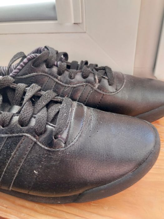 Damskie oryginale sportowe Adidas