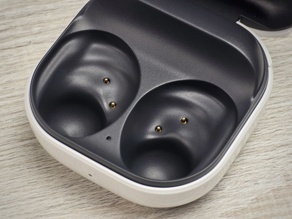 Зарядний кейс для навушників Samsung Galaxy Buds FE Graphite (SM-R400)