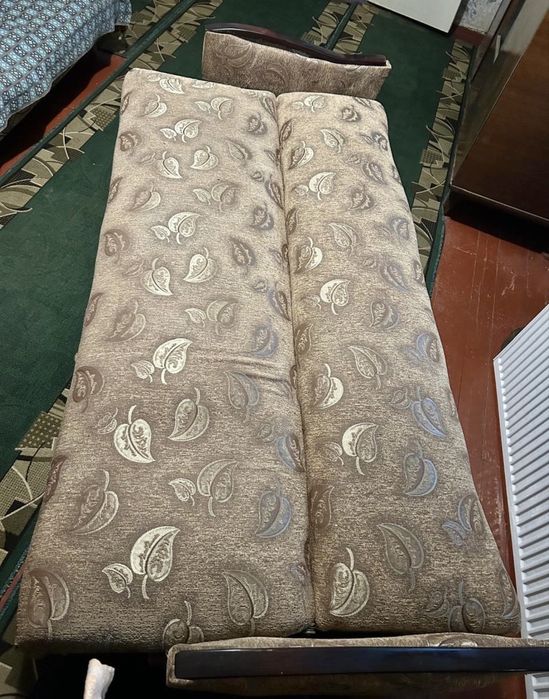 Продам старі дивани та мебельну стінку