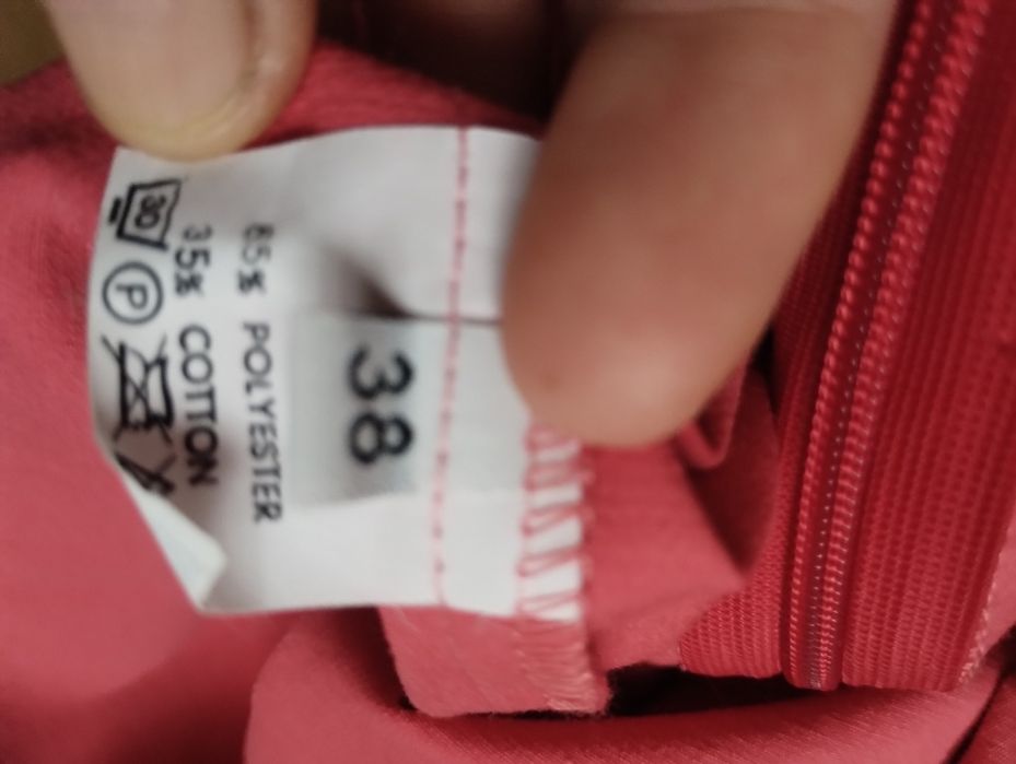 Piękna malinowa sukienka