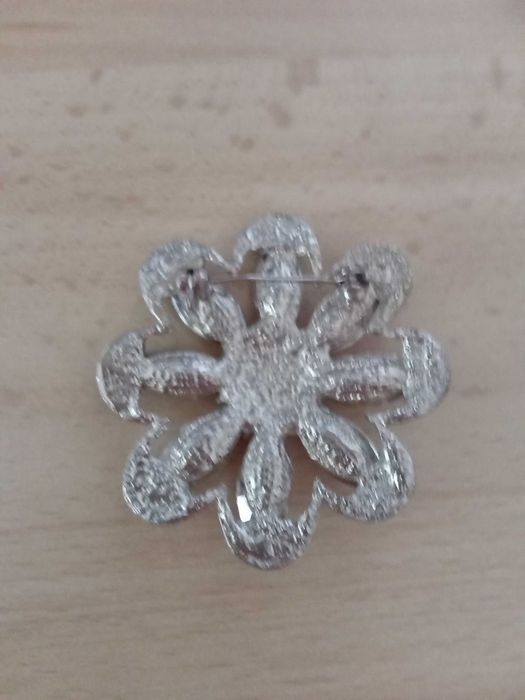 Broszka. - kwiatek 4,5 cm