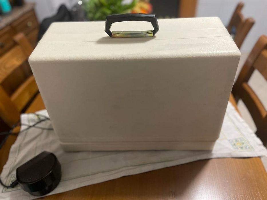 Máquina de costura portátil