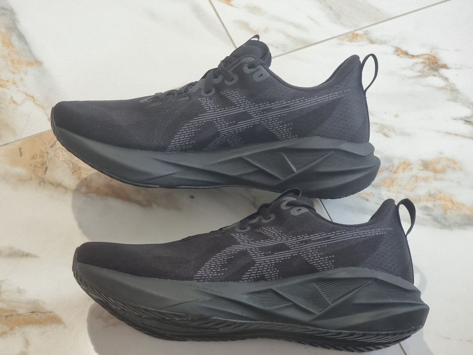 Оригінал 100% чоловічі кросівки asics novablast 5  eur 44.5