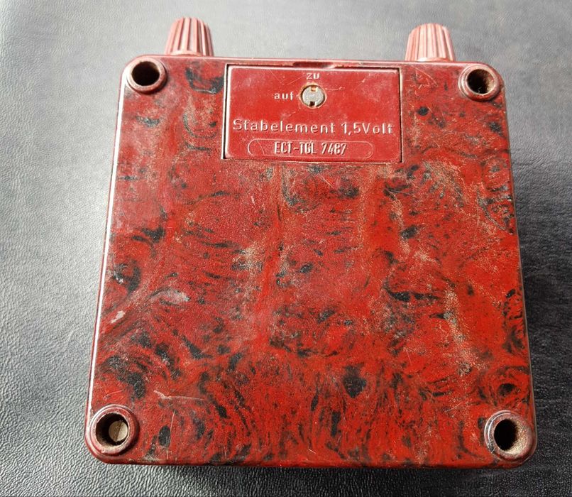 Ładny zabytkowy voltomierz  omomierz z lat 50, 60