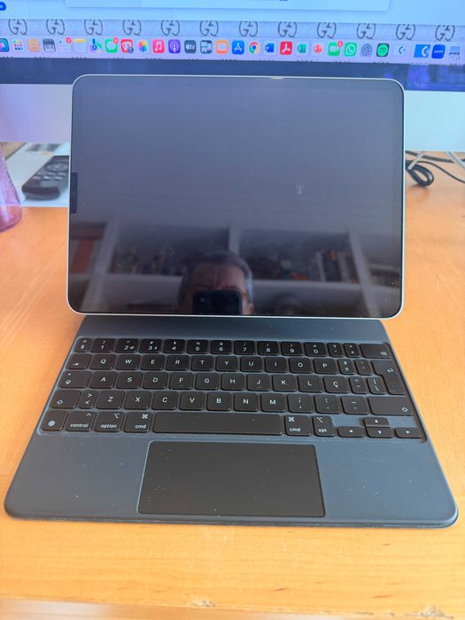 iPad Pro 11” (4.ª Geração) + Magic Keyboard | Como Novo | Oportunidade