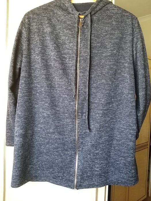 Casaco em tons de azul escuro