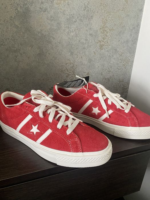 Замшевые красные кеды