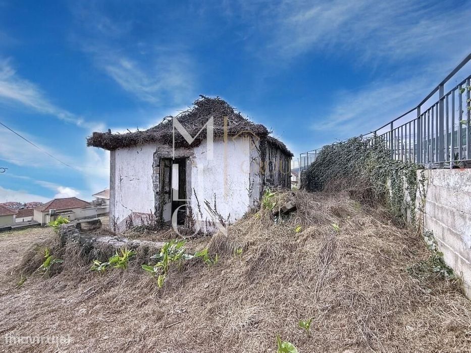 Propriedade no Arco da Calheta para recuperar