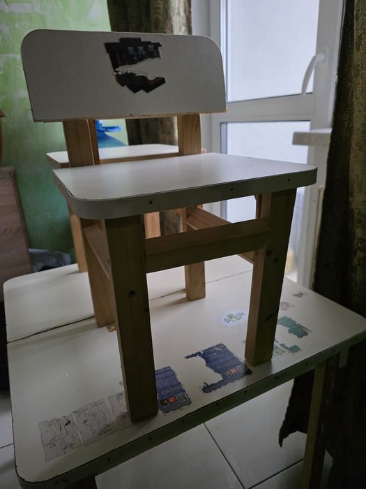 Дитячий столик  + 2 кріселка