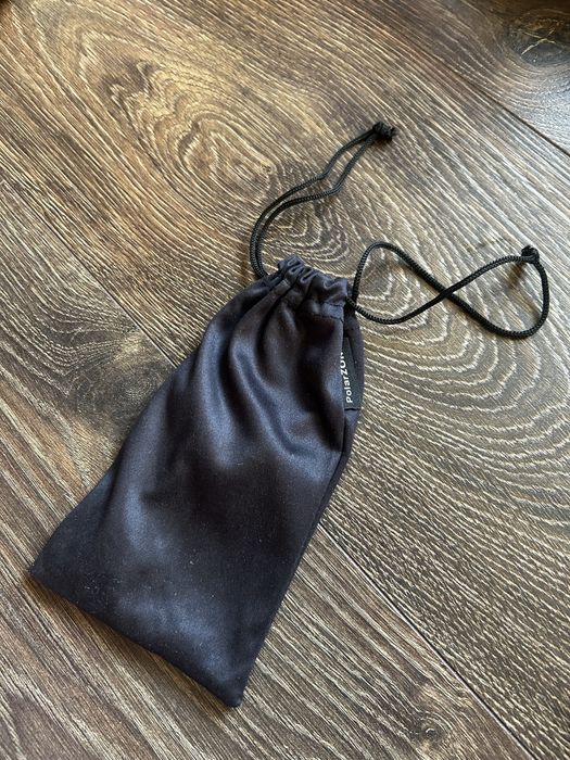 Czarne etui na okulary