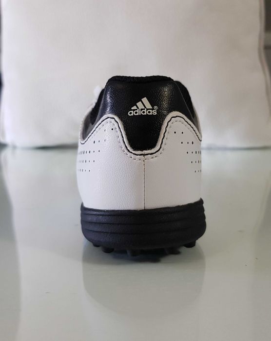 Chuteiras Adidas para Futebol, Novas em Folha, em Caixa Original, N°32