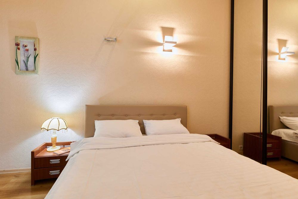 3 к Майдан, Софіївська площа, поряд Хрещатик