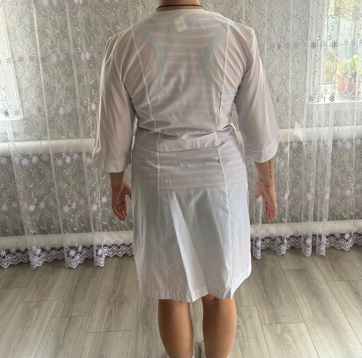 Продам 2 медичні халати