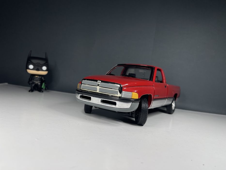 Audi Posche Pontiac Ferrari Range Rover Dodge 1:18 моделі машинки