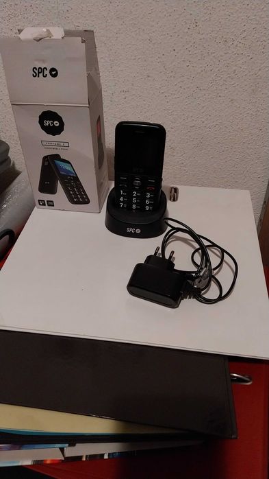 telemóvel sénior com botão SOS