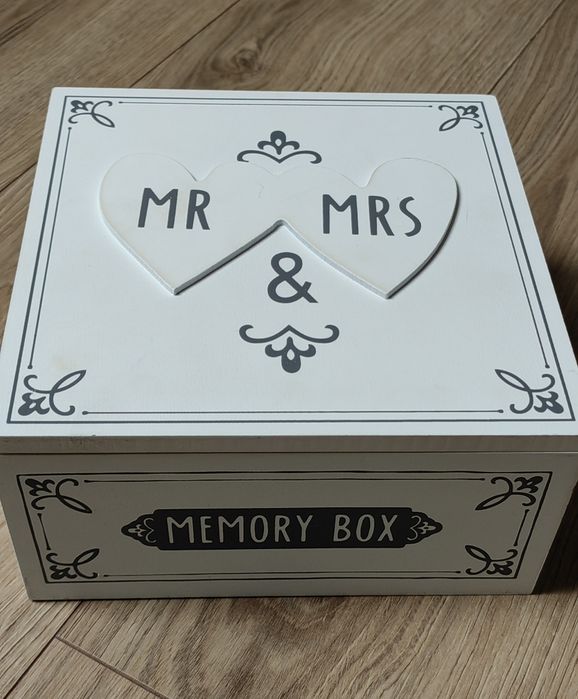 Skrzynka na pamiątki pary młodej