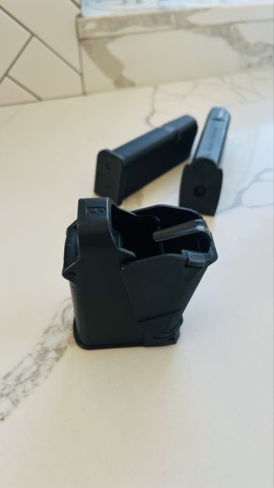 Szybkoładowarka do magazynków pistoletowych 9mm