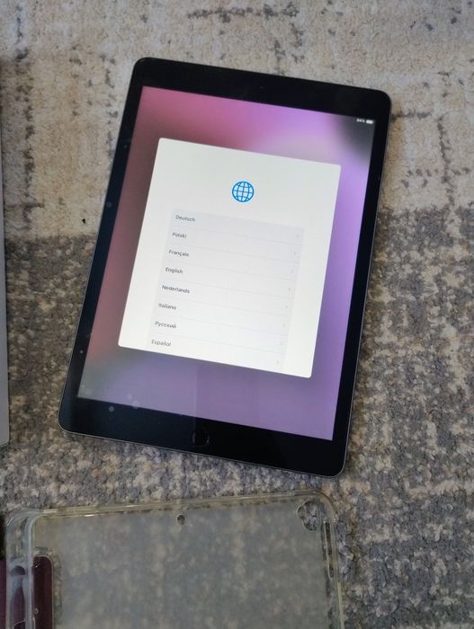 iPad 8gen. 32Gb etui
