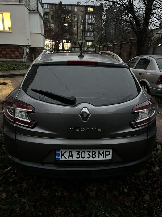 В продажу автомобіль Renault Megan3 виставковий варіант, виготовлений для ринку Голландія, повний full. 
1.6 Бензин/газ завод , механіка 6-ть ступенів,  панорама, безключовий доступ, адаптивні біксенонові фари поворотні, електроручник. 
Додаткові питання і фото в особисті