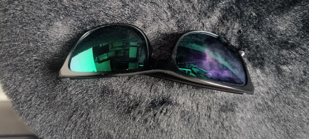 Okulary przeciwsłoneczne Oakley model Silver
przeciwsłoneczne marki Oakley,