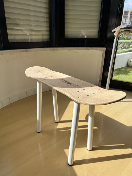 Mesa de Cabeceira Skate