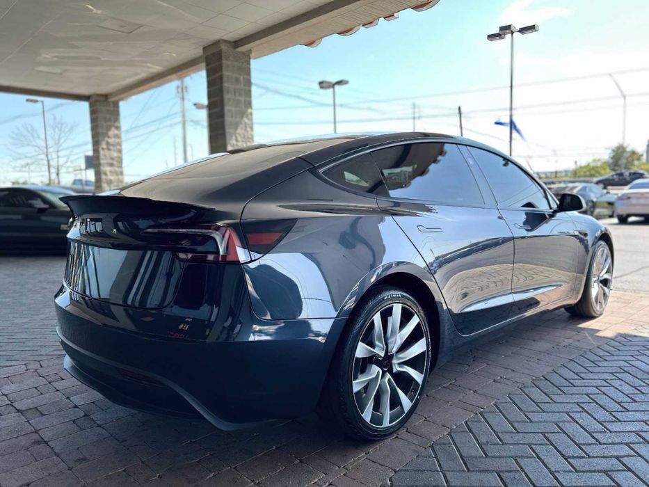 Tesla Model 3      2025