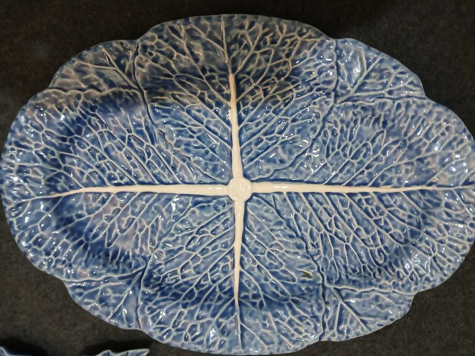 A Arte de Serviço de mesa com Relevo - BORDALLO PINHEIRO