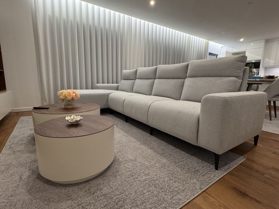 Sofa semi novo Chaise Lisbon 3 lugares + chaise (Fil)